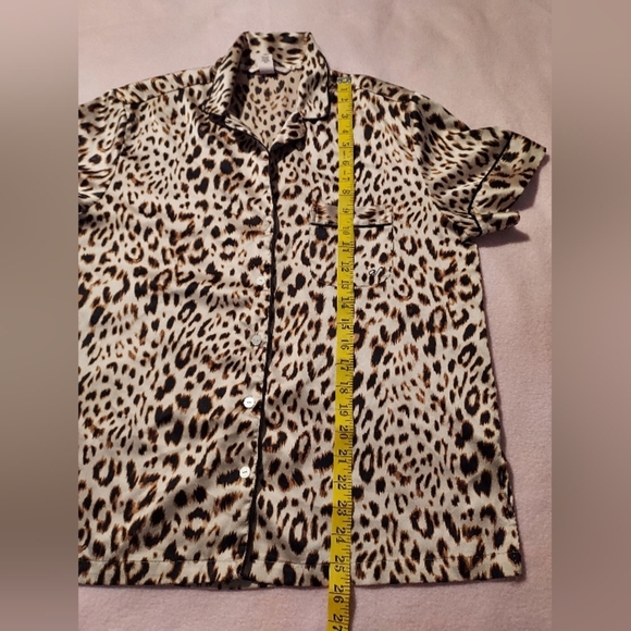 Victoria's Secret VS (S) Cream Black Satin Cougar Animal Print Button Up Shirt - Picture 14 of 14